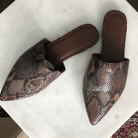 Beautiful Brand New Snake Brown Mules - Picture 2 of 3